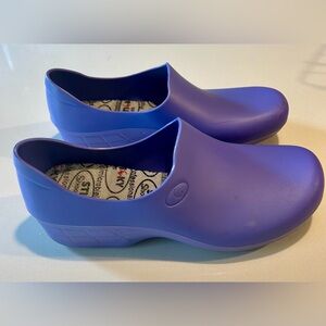 Sticky shoes nursing Purple Slip-On Clogs size 7